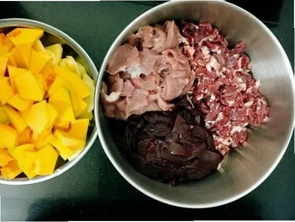 Cách làm pate cho mèo với cà rốt và rau bina