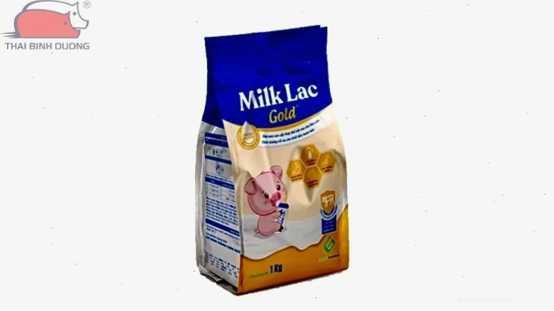 Heo con mất mẹ cần bổ sung sữa bột