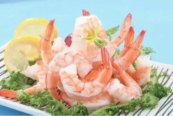Mèo ăn tôm hải sản tốt cho thị lực